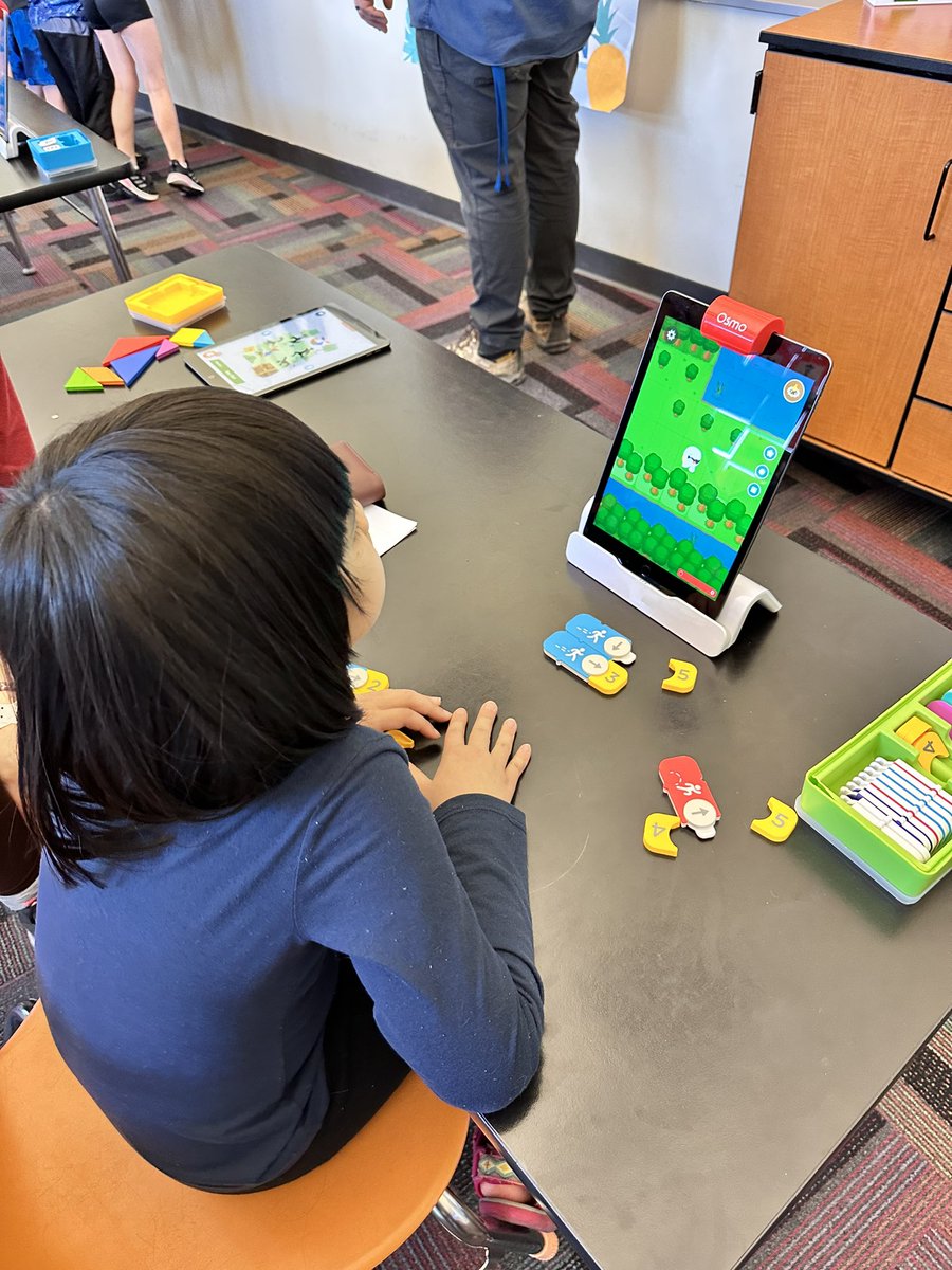 MsOtstot's tweet photo. #BPFamilyFun Tech, Wellness &amp; Art at BP last night was one to remember! Our lemon firsties love the Osmo interactive games!! https://t.co/LtARql0cxH