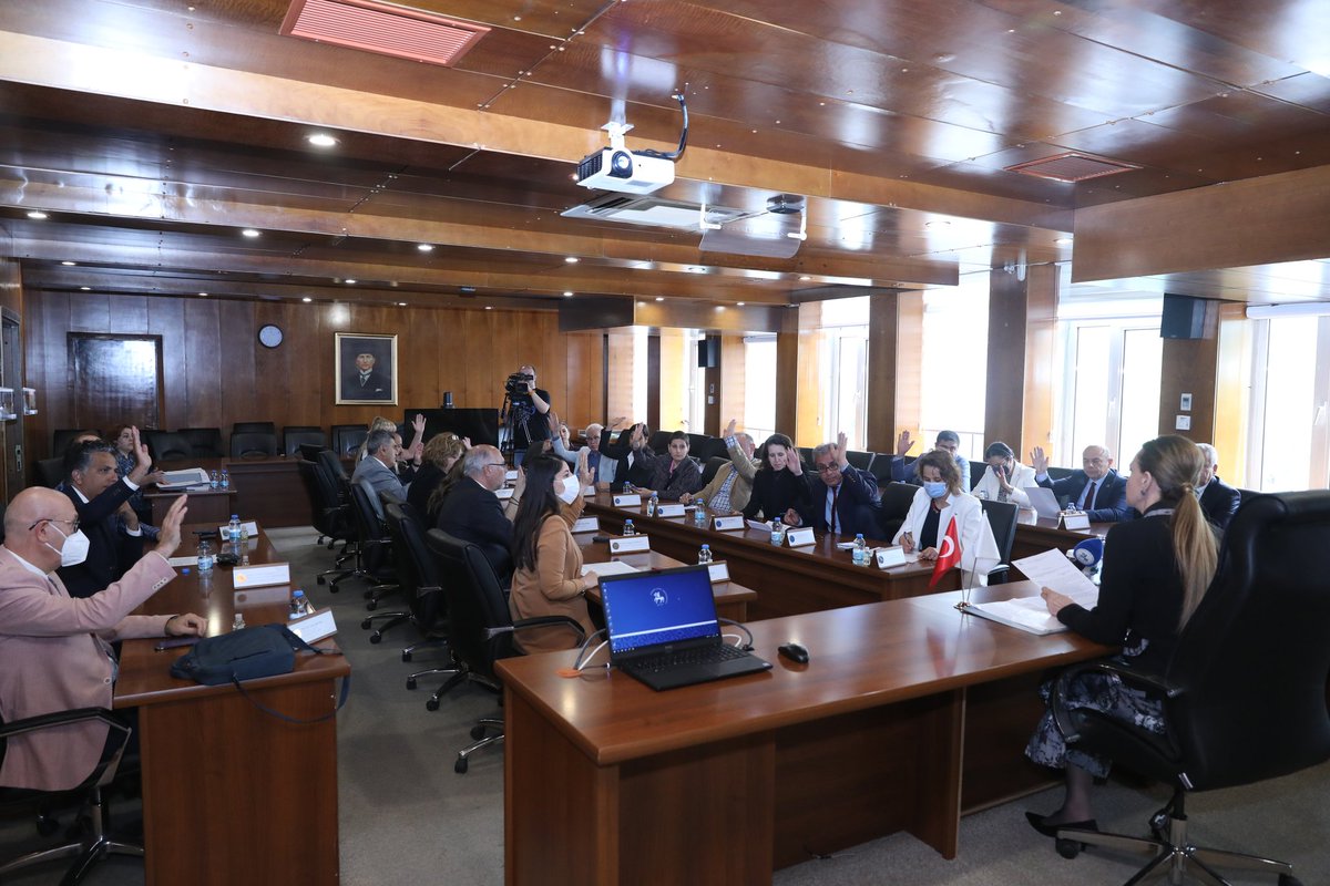 Yeniden görevlendirme ve akademik kadro aktarımları gündem maddeleri ile Rektörümüz <a href="/hotar_nukhet/">Prof. Dr. Nükhet Hotar</a> başkanlığında toplanan #universitemDEU Yönetim Kurulu Toplantısı'nda; kurum ihtiyaç paylarının ayrılması da görüşülerek karara bağlandı.