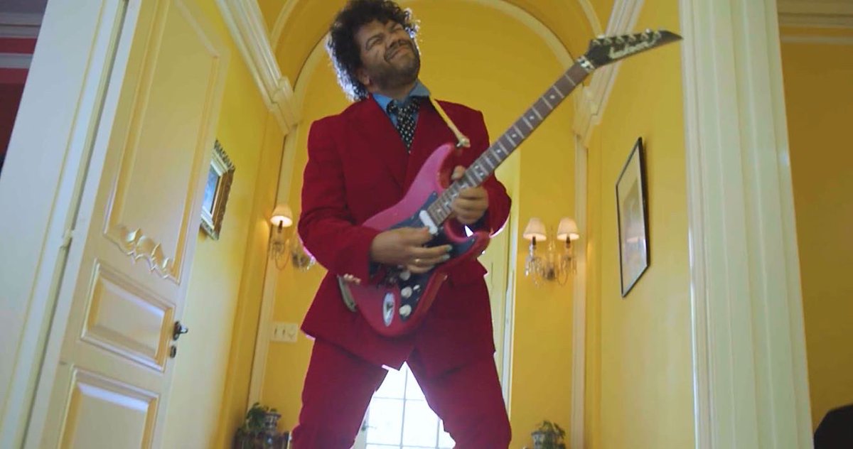 IT’S FRIDAY. 😌😌😌😌