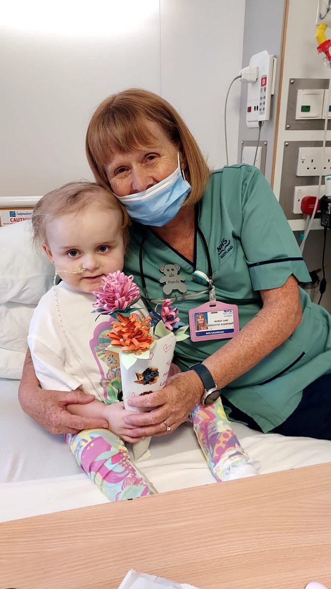 We all know that nurses couldn’t do their job without our fab colleagues, and our domestics in RACH often go that extra mile. When little Georgie had flowers to give out today, she chose the amazing Mandy to give her flowers to 🥰 <a href="/gillian_poskitt/">Gillian Poskitt</a> <a href="/chiefcaroline/">Caroline Clark</a>