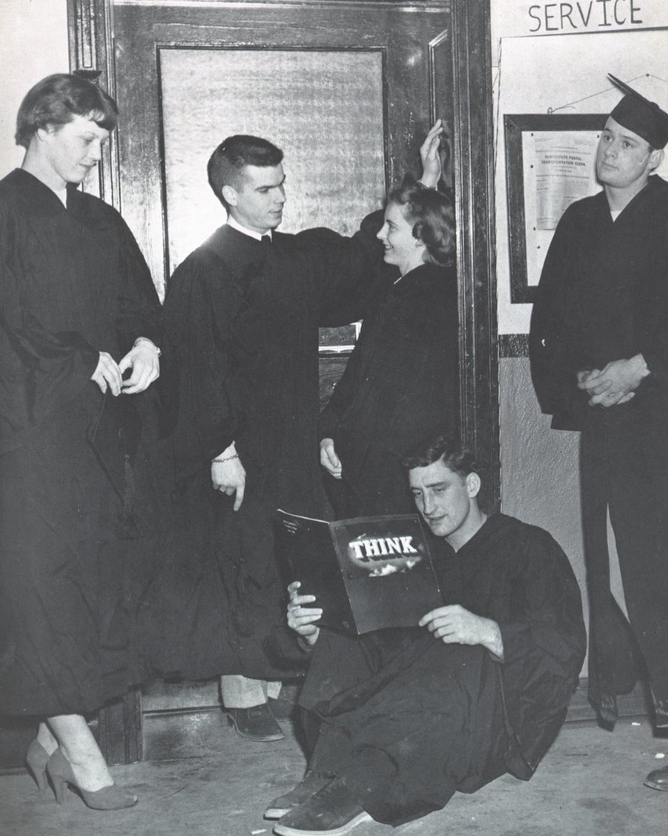 ETSUAlumni's tweet photo. Post-graduation feelsπ We added over 2,000 new #ETSUAlumni this past weekend! Welcome to the alumni family BUCS! ππ #ETSUPRIDE365
πΈ Taken: 1953 https://t.co/za4rn1JA77