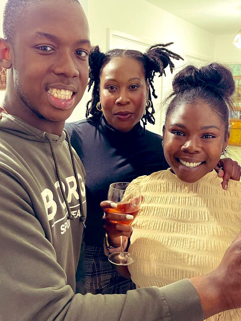 Reay_CSI's tweet image. #DClinPsy thesis submitted 🎉✅😮‍💨. I’m so proud of myself🥹!! This thesis has been a labour of love which I’ve dedicated to my grandad. Thank you to everyone who has supported me through this process 💕. ETA for Dr Reay Stoddart Isaac? September 2023 💪🏾