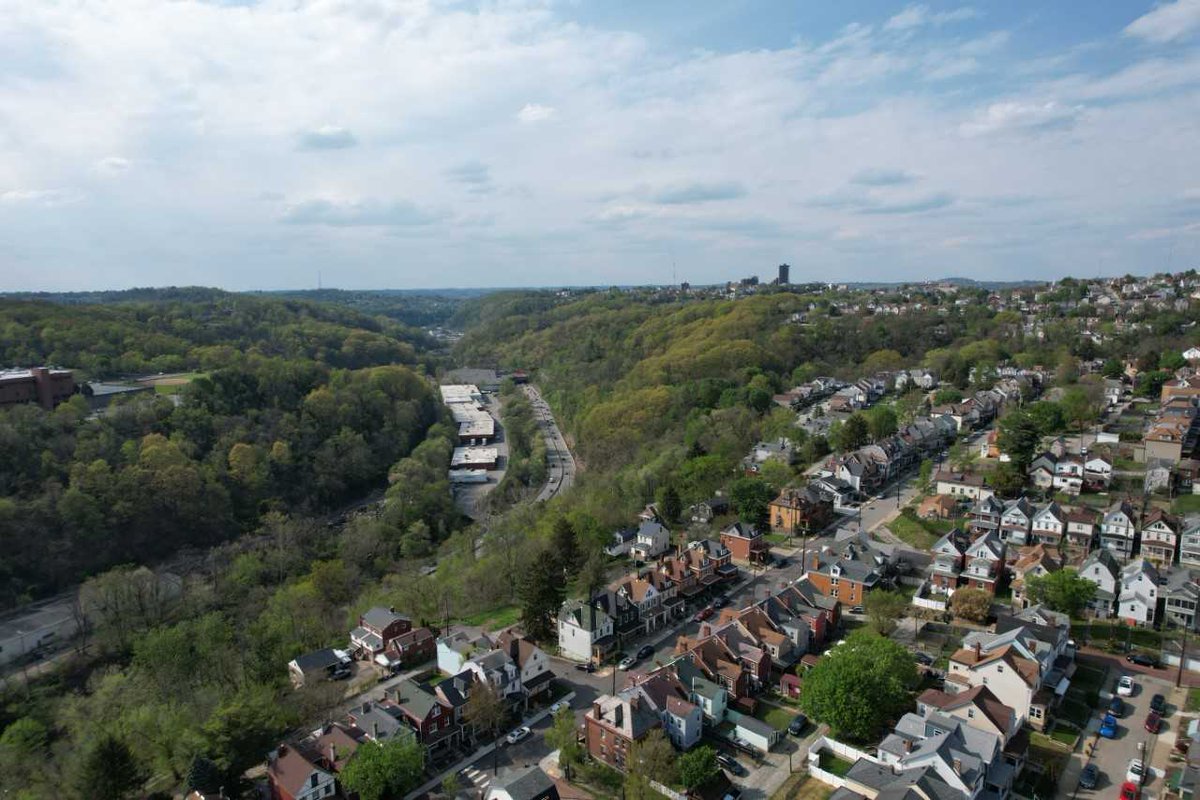 #OpenHouse Saturday, May 13 11:00 to 1:00 728 Southern Ave., Pittsburgh, PA 15211 #MtWashington $225,000 4 BRs + den Updated kitchen Rear deck. Howard Hanna Real Estate Services