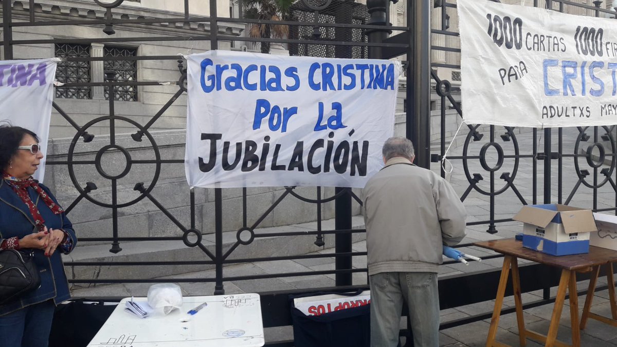 PMCapital's tweet photo. El Frente de Adultos Mayores participo de la actividad denominada "1000 Caricias para Cristina" que se desarrollo en la puerta del Congreso Nacional.
#Cristina2023
#PMCABA https://t.co/IEGgHarjdV
