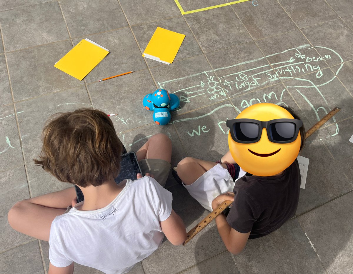#BFISBarcelona 3rd graders made their thinking visible while solving fraction word problems with chalk, meter sticks, and Dash robots on one of our rooftop spaces. #edtech #isedcoach