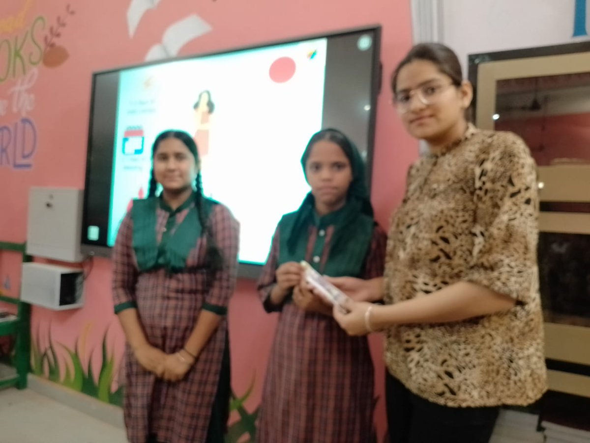 ItsHope4India's tweet photo. "Being unaware about menstrual hygiene is one of the biggest threats to the health of women".

Conducted Menstrual Hygiene Session at GSSS Hargovindpur. 

Prizes given to the winners of Quiz after session. 
#TeamHope #MenstrualHygieneDay 
@MoHFW_INDIA @PMOIndia https://t.co/TEo0vrJxUl