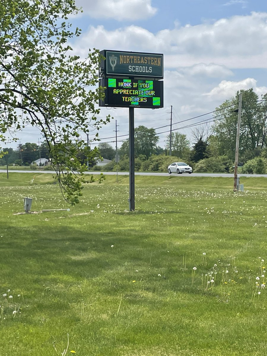 MegRayburn's tweet photo. Also, honk if you appreciate teachers! https://t.co/DM33SyIemA