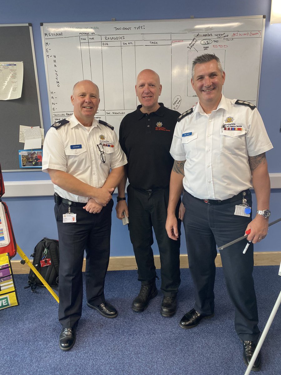 LeeDB_'s tweet image. Completed my L3 Advanced Incident Command refresher today along with 3 other colleagues @shropsfire with @artemistdl 
@SFRS_PGray (SM) Tony &amp;amp; @PerksSteve did a great job as Command Support 👏🏼🚒 #incidentcommand #LearningAndDevelopment