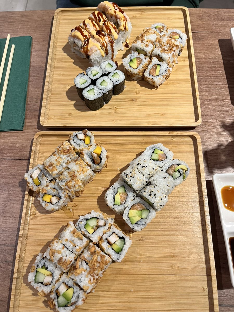 ChloeFaucon11's tweet photo. Délicieux 🍣 #takimaki #sushi https://t.co/z9A9zIoBnP