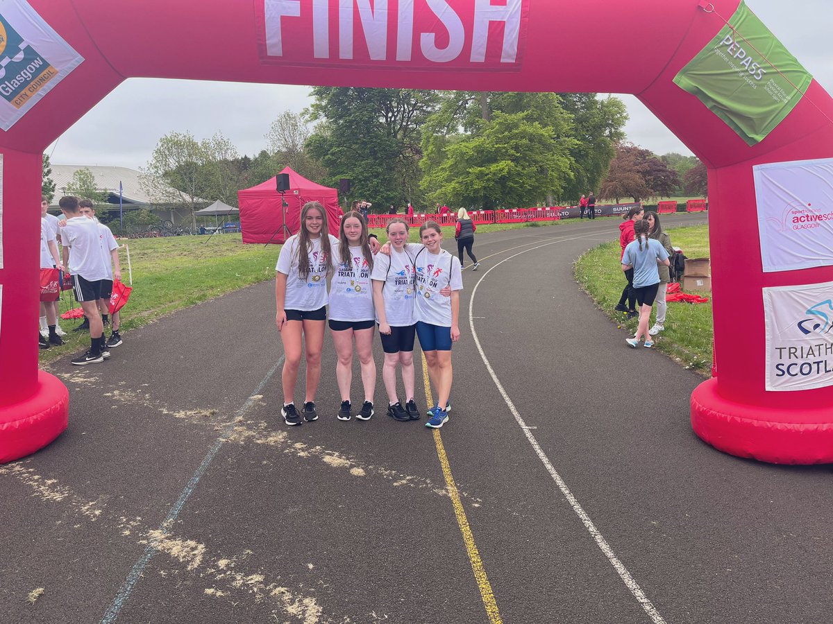 Couldn’t be prouder of these absolute legends!! Unbelievable effort today at the Glasgow Schools Triathlon, entire group absolutely smashed it 💪🏻 total credit to Hillpark, well done team 😁