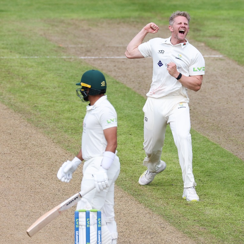 GlamCricket's tweet photo. ๐ ๐๐ง๐๐ ๐ฅ๐๐ฃ๐ข๐ฅ๐ง
Another spirited performance by the Glamorgan bowlers has reduced @WorcsCCC to 195-7 when bad light brought an early finish to the second day of their @CountyChamp match at Cardiff
Read more ๐
#OhGlammyGlammy | #GLAMvWOR