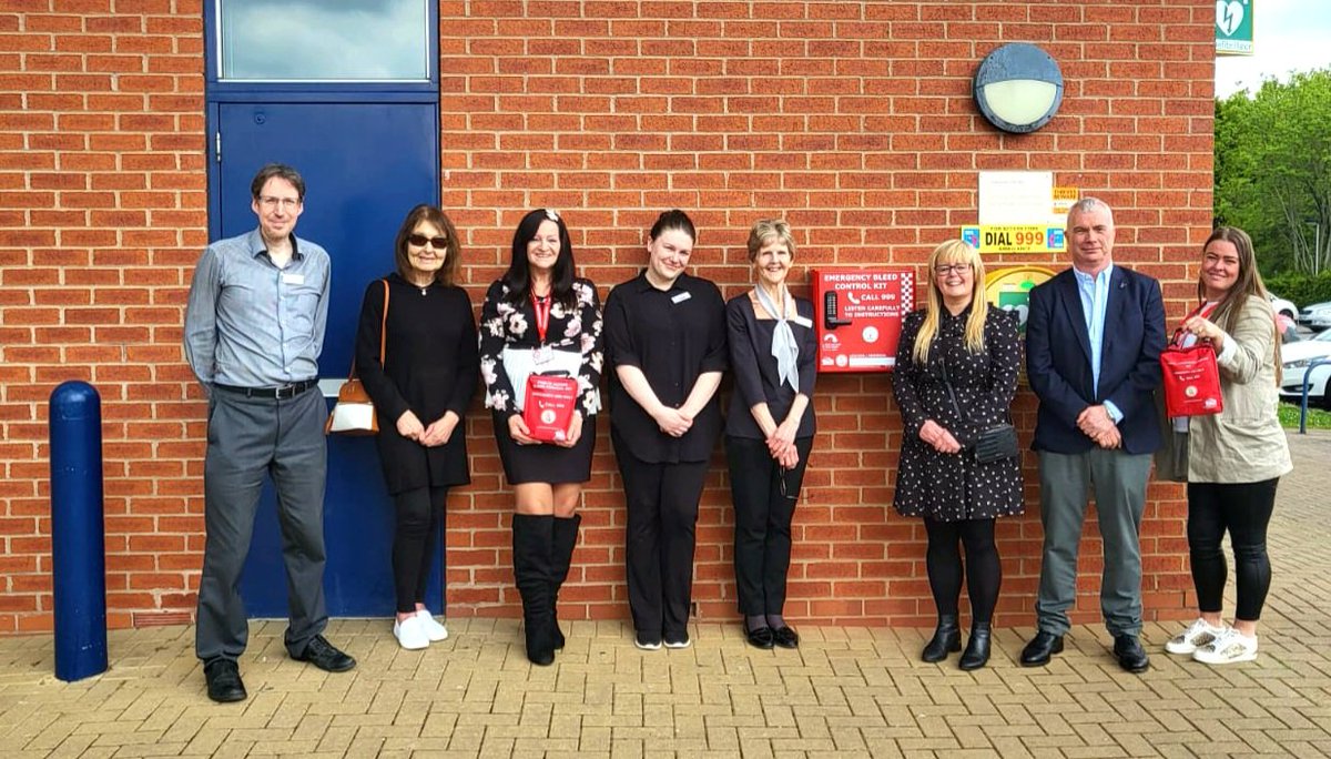 Well done @ewan_mackey and @Zoebish1 for installing @TheDanielBaird1 #ControlTheBleed🩸cabinet at Harvestfields Centre today ahead of #OpSceptre Many thanks also to @russladywood @WMFSLadywood for trauma awareness session ❤️👏👏👏 @IanGreenWMP @G_MorrisWM @ScarcityStudios