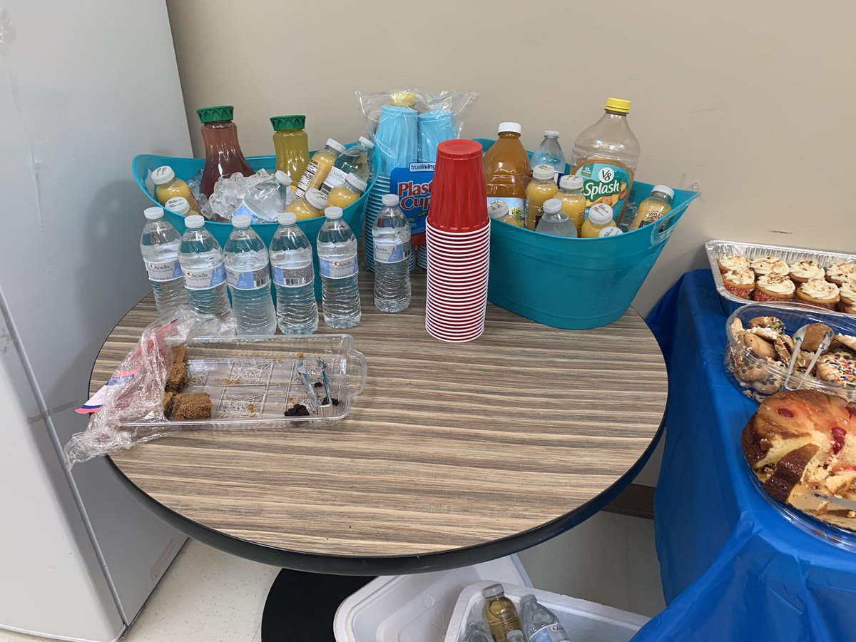 Rivera_CES_FTPS's tweet photo. Thank you to our Amazing CES PTO for organizing some fantastic desserts to end a great week of recognition! https://t.co/djXYWcD4ea