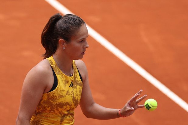 Daria Kasatkina beats Lisa Pigato 6-1 6-2 in Rome R2

The clay court season always means we get to see Dasha at her best

Between her crafty game style & the kindness she exudes to her fellow players.. 

Dasha is such a welcome presence at the top of women’s tennis

✅Into R3