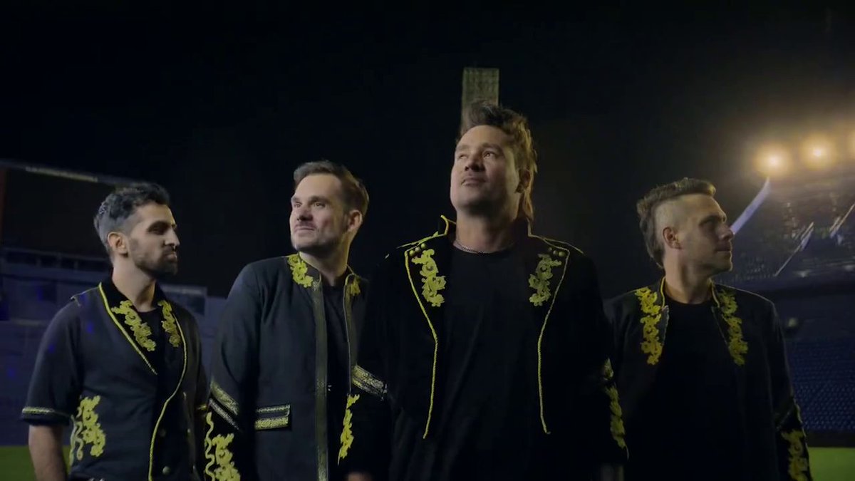 tanbionicaback's tweet image. ⚡ DESGLOSANDO EL VIDEO DEL REGRESO DE TAN BIÓNICA ⚡

A continuación, una lista de detalles y referencias de la historia de la banda de Chano, Bambi, Diega y Seby en el anuncio de su show en Vélez.
#VuelveTanBionica #VolvioTanBionica

Abro hilo: 👇