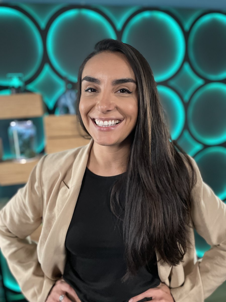 Presenting: the host for Crash Course en Espanol Bología! Mini Contreras @minicontreras is a Mexican Neuroscience PhD student at the Salk Institute studying the cellular and molecular mechanisms that allow our brains to change in response to experience. (1/2)