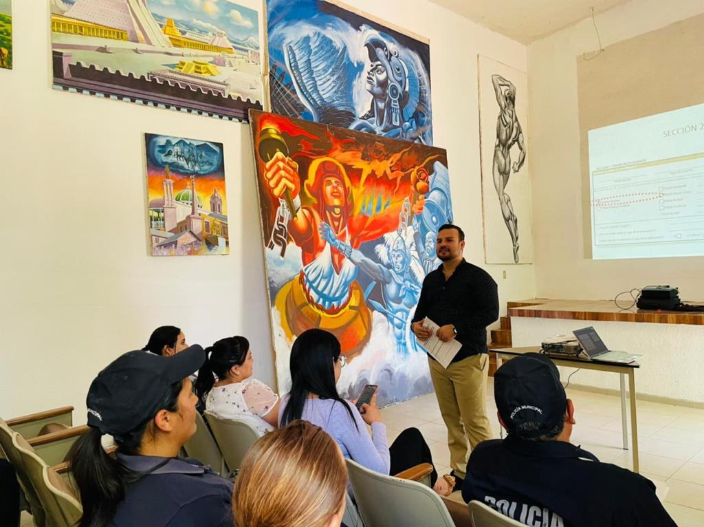 1) #SSP  en coordinación con <a href="/DgoFiscalia/">Fiscalía Durango</a> ,capacitaron   en materia de Violencia Familiar y Actuación con Perspectiva de Género a elementos de DMSP de V. Guerrero, Dgo. El Comisionado @LicOscarGalvan , Srio de Seguridad, explicó que esto es parte de los acuerdos con <a href="/CONAVIM_MX/">CONAVIM_MX</a> ,