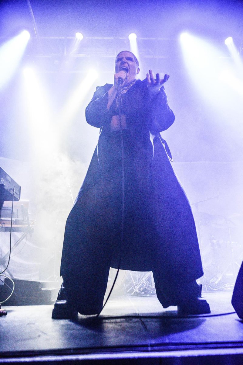 LibraLibramusic's tweet image. Some sick shots by @keiraanee from the @O2AcademyIsl on weds night supporting the incredible @darkhorsesmusic &amp;amp; @theraveonettes HUGE LOVE TO @clubthemammoth &amp;amp; @academyevents for having us was a trip 💜