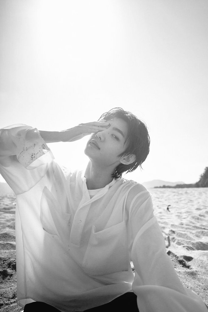 Shinelikesunwoo's tweet photo. ●𝔰𝔲𝔪𝔪𝔢𝔯'𝔰 𝔱𝔥𝔢 𝔰𝔞𝔪𝔢. 𝔴𝔢'𝔯𝔢 𝔱𝔥𝔢 𝔬𝔫𝔢𝔰 𝔴𝔥𝔬 𝔞𝔯𝔢 𝔠𝔥𝔞𝔫𝔤𝔦𝔫𝔤●
#alohagoat https://t.co/jwOUosFKm3
