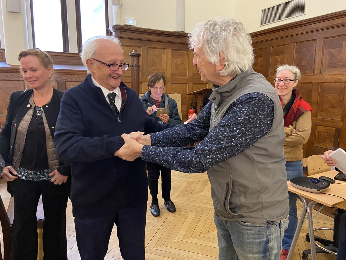 JuanLuisArsuaga's tweet photo. El profesor Henry de Lumley me ha invitado a ser uno de los 10 miembros del Consejo Administración del Instituto Paleontología Humana de París en sustitución del fallecido Yves Coppens. Un gran honor por el puesto y por el gran científico al que sucedo, y ser el primer español. https://t.co/cJj5EwSTdJ