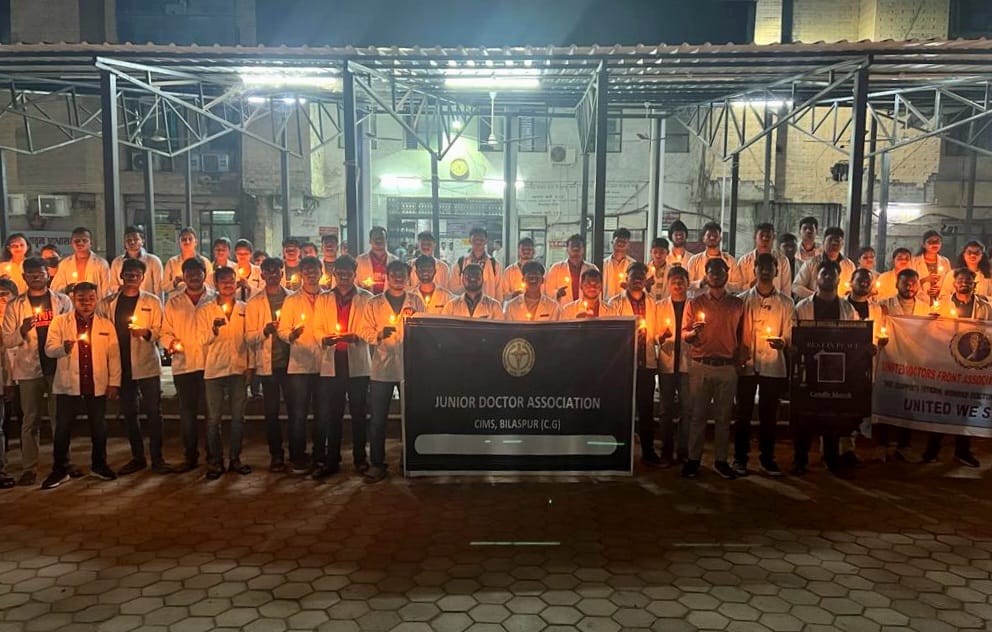 Cims_Jda's tweet photo. JDA CIMS BILASPUR strongly condemn the incident that happened with Dr Vandana Das in Kerala, and held Candle March in Bilaspur on 12th May in the memory of Dr Vandana Das.
#Rest_in_peace Dr Vandana Das💐💐 https://t.co/bqy4M9VutO