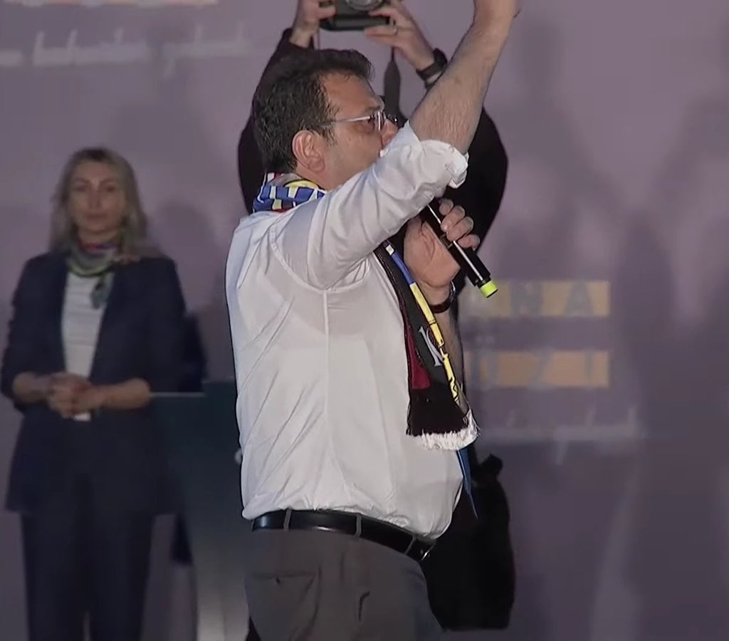 Ekrem İmamoğlu bugünkü yapılan mitinginde çelik yelek giydiği belli oluyor 📷: