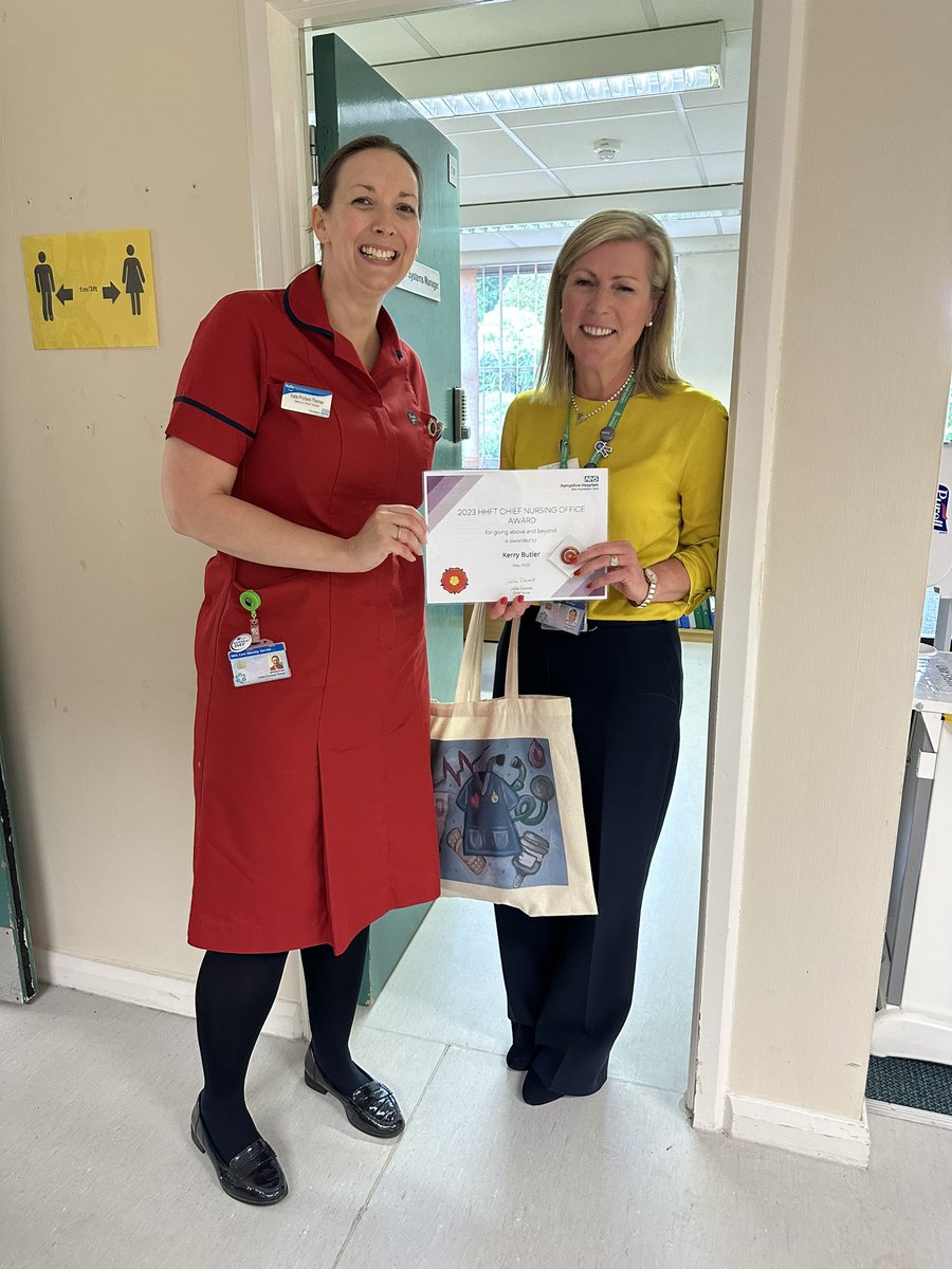 On behalf of Julie Dawes, it was a pleasure to present Kerry Butler our @HHFTnhs Health for Work Lead Nurse with our Chief Nurse Leadership Award 🥇 you were nominated for your inspiring leadership & it was very well deserved! @HHFTCNO @DrSpenceley @AlexAswhitfield @ErskineSteve