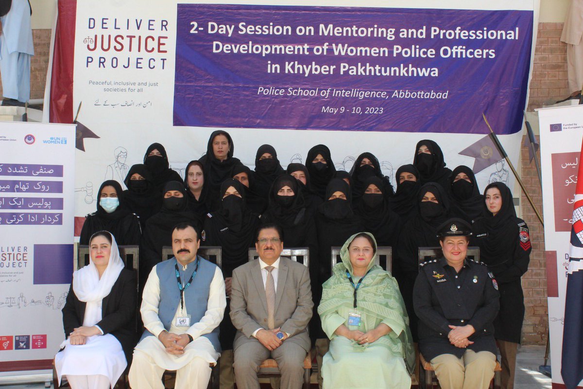 Mehwishkakakhel's tweet photo. As part of a professional development event aimed at empowering women in law enforcement,I delivered sessions on Constitutional law and pro-women legislation during a two-day mentoring program held at the Police School of Intelligence in Abbottabad,KP.
#womeninlaw #womeninpolice https://t.co/KimD5V6jna