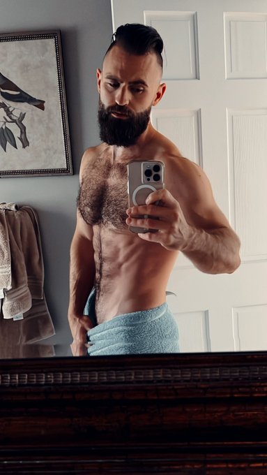 Good morning (say it back) 😋 https://t.co/ooqD61XXgm