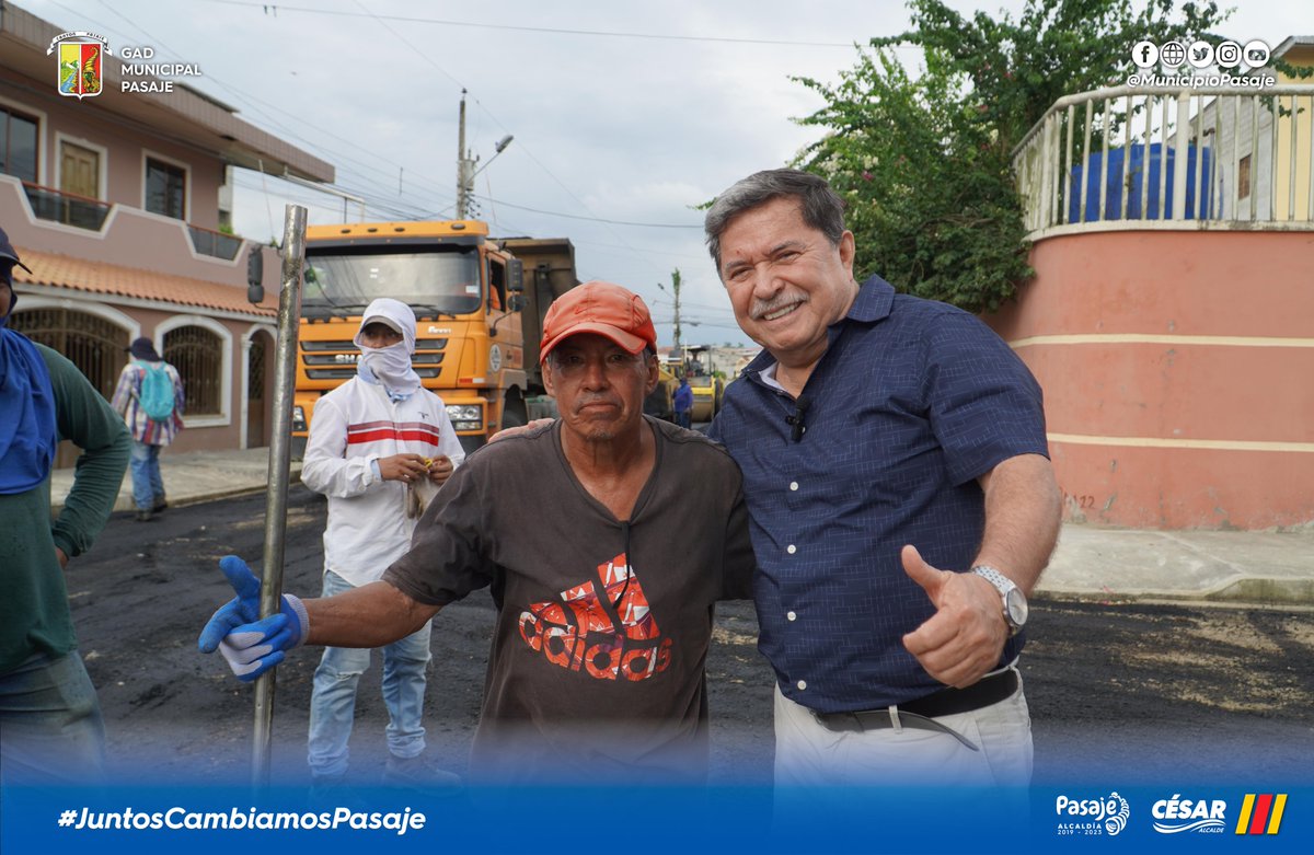 municipiopasaje's tweet photo. Personal y maquinaria de Obras Públicas realiza asfaltado de las calles del sector.

Los moradores destacaron los beneficios que recibe la ciudadela con calles asfaltadas, con bordillos y cunetas, aceras, obra de alcantarillado y mejoramiento.

#asfltado #obras #vias #desarrollo https://t.co/B2EVEtGYXU