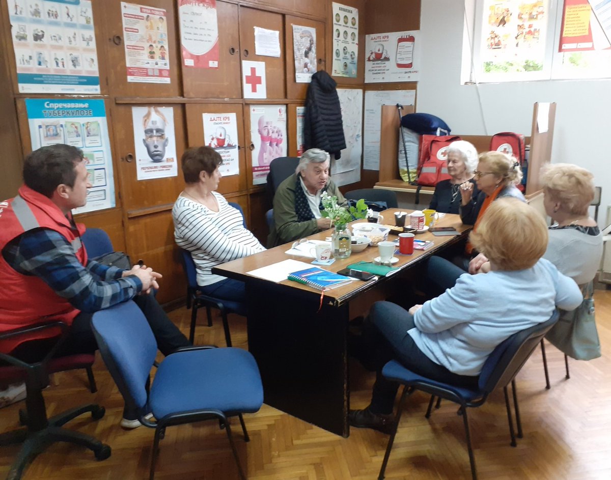 CK_Savskivenac's tweet photo. U ponedeljak, 8. maja naši stariji volonteri obeležili su Svetski dan Crvenog krsta na održanoj literarnoj radionici. #crvenikrst #starijivolonteri #crvenikrstsavskivenac #nedeljacrvenogkrsta #redcross #redcrossweek #redcrosssavskivenac #eldervolunteers 👵🏻👴🏻🙂 https://t.co/d9EFc8q7LA