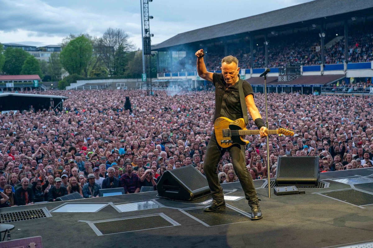 aikenpromotions's tweet photo. 🎸 𝗕𝗥𝗨𝗨𝗨𝗨𝗨𝗨𝗨𝗨𝗨𝗨𝗖𝗘 🔥
7 years on from Croke Park, Bruce @Springsteen & The E Street Band are still awing fans with robust set lists and brought us 3 Nights of pure joy!
Summer is underway 🏟️🇮🇪
#BruceSpringsteen #BruceInDublin #BruceSpringsteenDublin 📸 Rob DeMartin