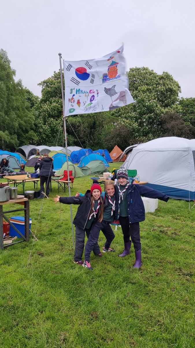 Cubs ready for our Korean themed camp with our bespoke Mongolian Wolf flag! @thirdhitchin @HertsScouts @hitchinscouts #hidacc23