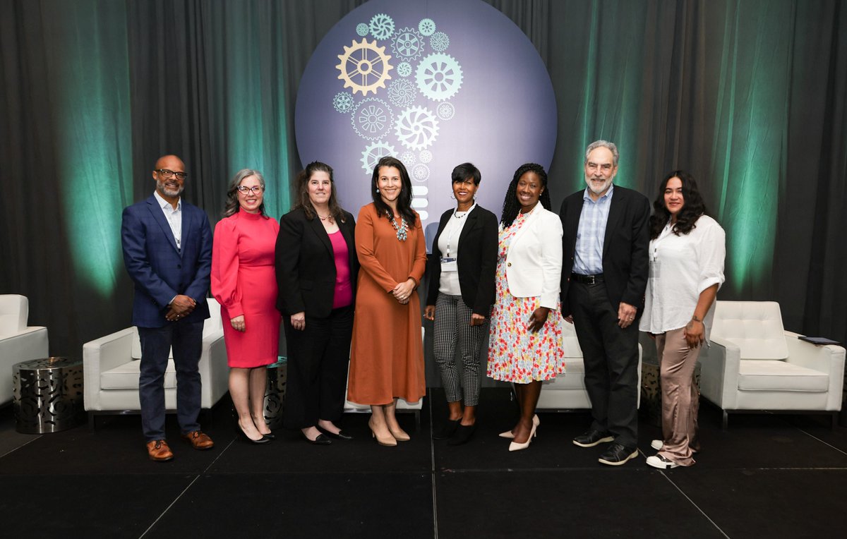 forumfyi's tweet image. We were honored to have Liz Ryan, Administrator of the @OJPOJJDP, at the 2023 Forum National Conference to share OJJDP's efforts to help transform the #juvenilejustice system. @OJJDPLizRyan is pictured here with Forum leaders and board members. #ForumNatConf23