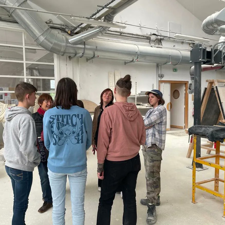 soulm8's tweet photo. Petite visite des ateliers de taille de pierre, de marbrerie et de gravure pour nos élèves de CAP. 
#artsdelapierre #tailledepierre #lyceepro https://t.co/az5LP2CMRL