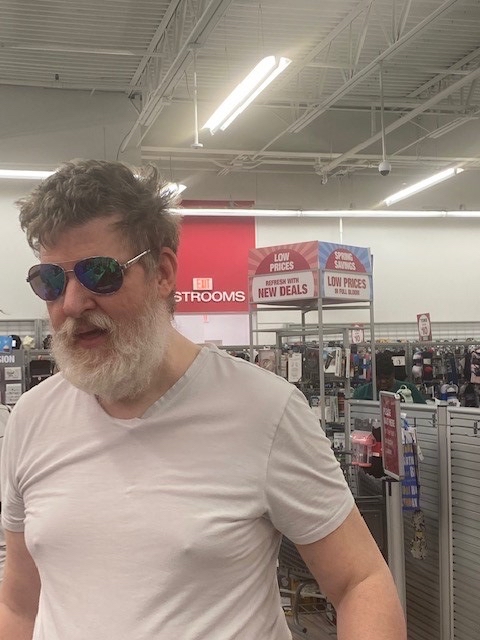 Sun's out, fun's out! If it's almost summer, you must refresh your wardrobe. Our group headed out for some retail therapy earlier this week. Everyone knows, shopping makes you hungry, so the day was topped off with a nice dinner together. 🛒🍽☀️