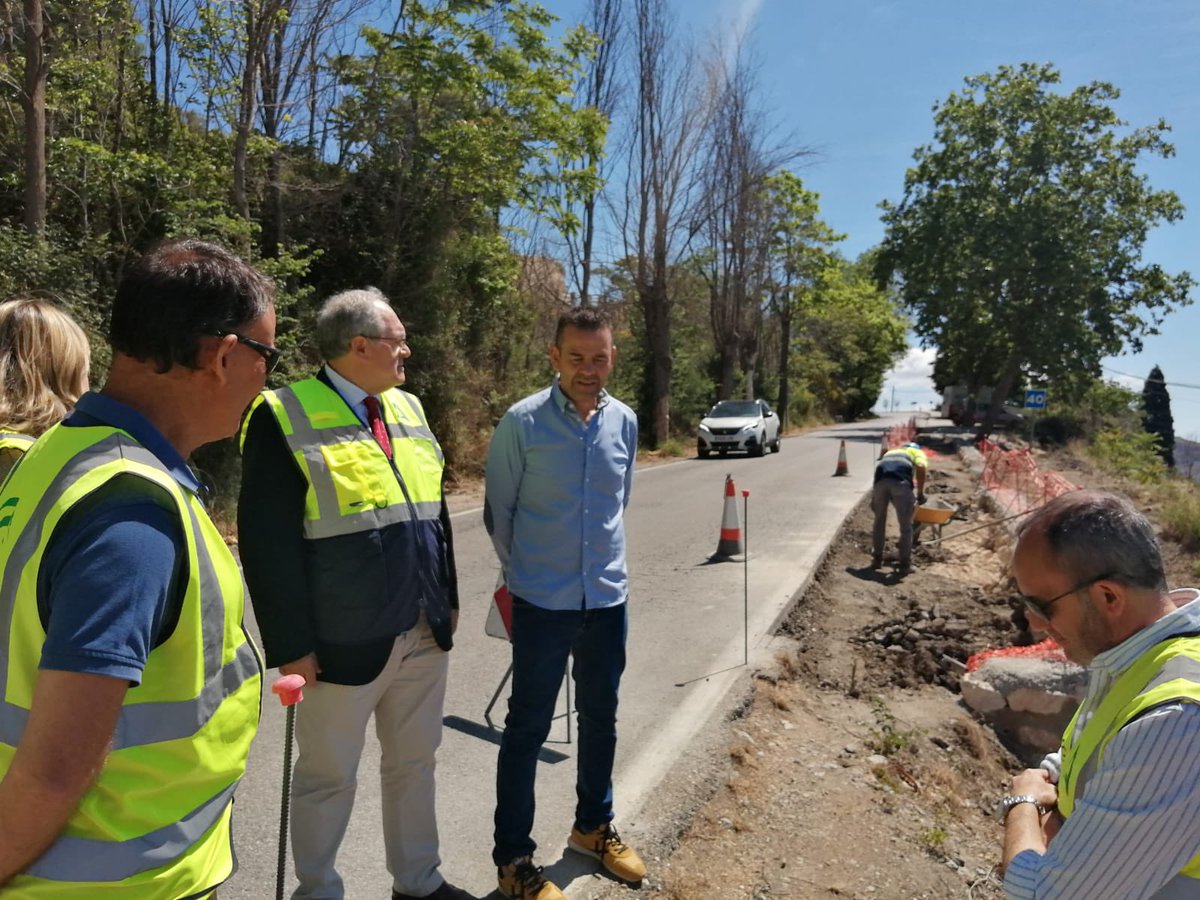 Visita a ls obras que estamos llevando a cabo en la carretera de #Pórtugos a #Pitres junto a su Alcalde Javier y equipo de la <a href="/FomentoAND/">Consejería de Fomento de la Junta de Andalucía</a> en Granada.