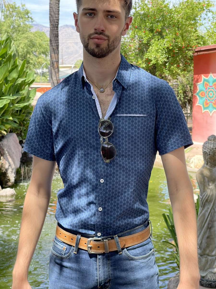 ZaddyZander's tweet image. ✨ pictures at the Koi Pond 🌱