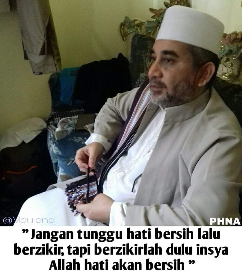 nabiel_almusawa's tweet photo. Anakku.. 

Betapapun kotornya dirimu.. Betapapun banyaknya maksiat yg pernah kau lakukan.. 

Jangan pernah putus asa akan ampunan ALLAAH ya nak.. 
Teruslah mendekat pd-NYA..
Dan teruslah meratap akan ampunan-NYA..
Sb ALLAAH mengampuni dosa2 mu walau sebanyak buih di lautan..

Jangan menunggu hatimu bersih dulu baru mau berdzikir ya nak..
Tapi mulailah berdzikir dlm apapun kondisi hatimu saat ini..
Mk ALLAAH akan membimbing & membersihkan hatimu..
Melalui dzikir2 mu itu nak..

Yakinlah & bahagialah..