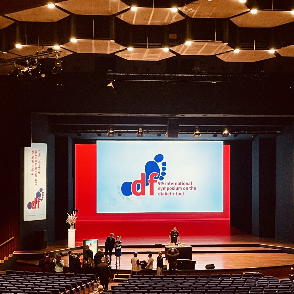 JonCampey's tweet photo. Fantastic few days at @IntSympDF in Den Haag, The Netherlands presenting our latest feasibility study into diabetic foot management. Time to go home, write up and plan for the future. Great to catch up with colleagues too. https://t.co/z9LJp7jtdO
