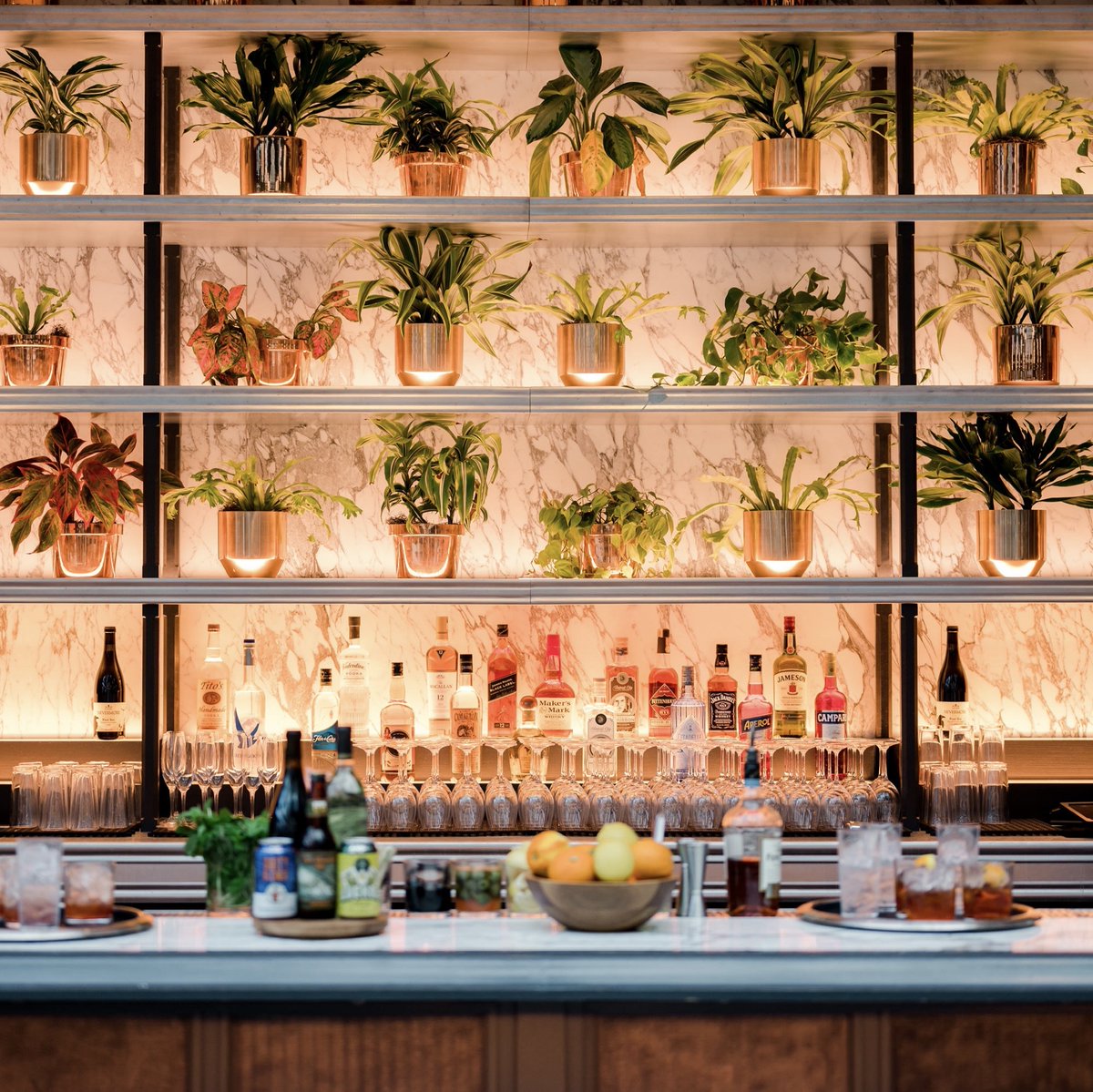 ADayInMayEvents's tweet image. It’s Friday night, and the mood is right, gonna have some fun, show you how it’s done, TGIF 🧡

Photo by @lizbanfieldwed