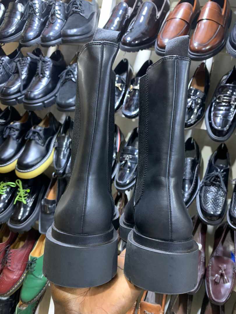 abramenz's tweet photo. H&amp;M BOOTS
BLACK
AVAILABLE 
DM/CALL 0789985309 https://t.co/Y3DIleHicu