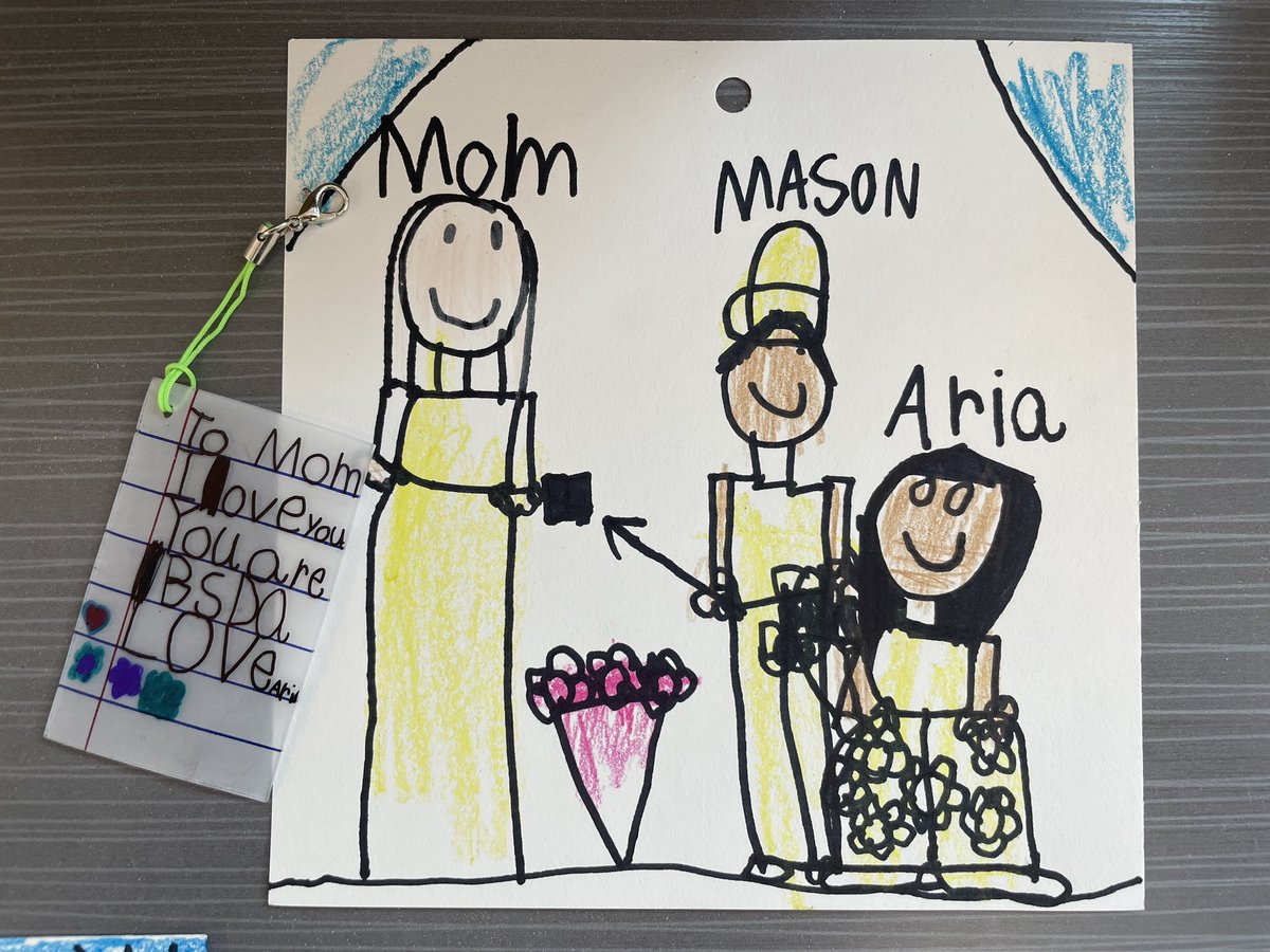 chanmsarah's tweet photo. We made these special keychains and cards to celebrate our amazing moms. Happy Mother’s Day from Kindergarten! @Copperfield106 #kindergarten #MothersDay2023 #art #WeAreCBE https://t.co/v49rdH7Bko
