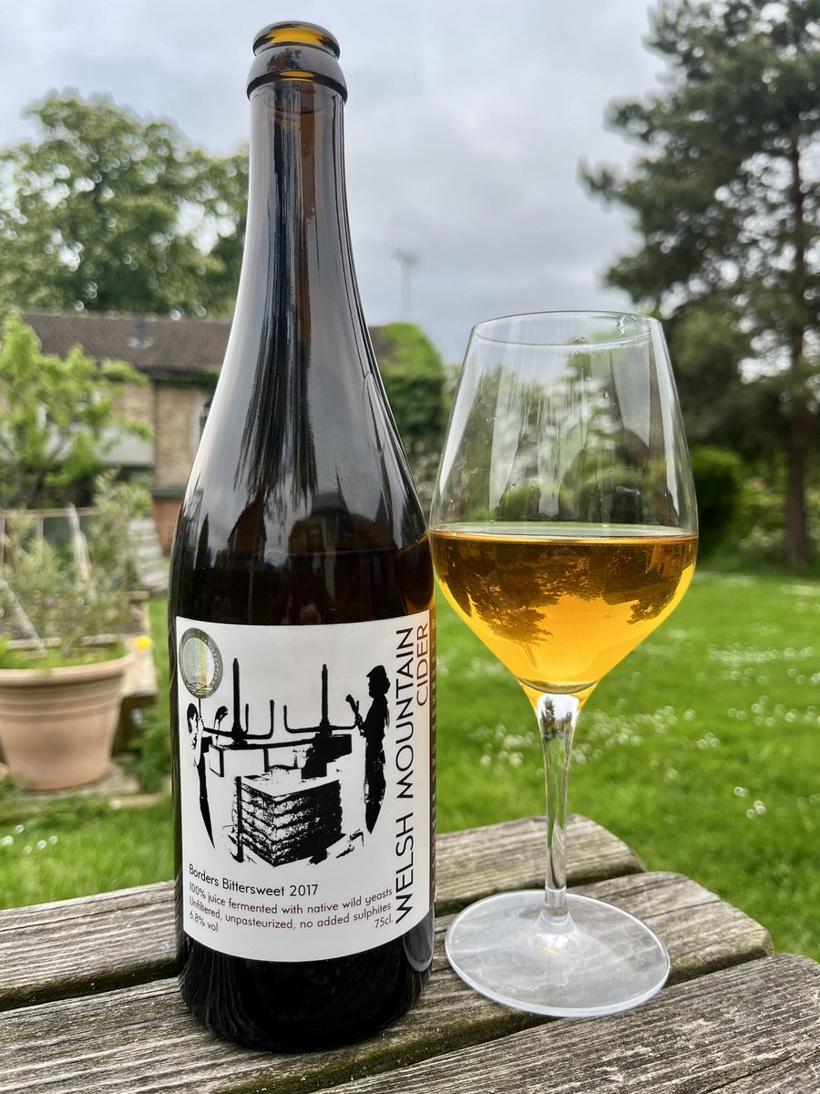 Stunning from Welsh Mountain Cider, over six years since pressing &amp; evolves into something even better than the last time I tasted it. Bravo 🥂