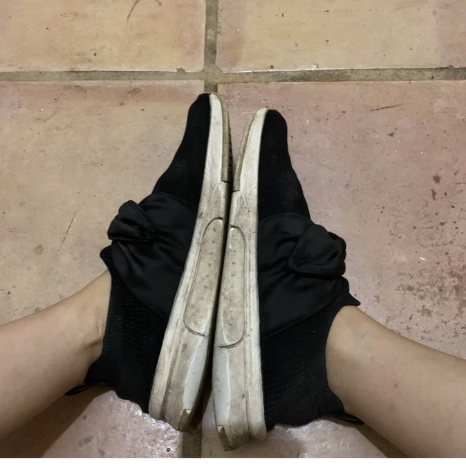 Worn daily for 2 years!  Yours for $100   #wellwornshoes https://t.co/FmLJGEakWo<a href="/tag/wellwornshoes"class="tags">#wellwornshoes</a>
