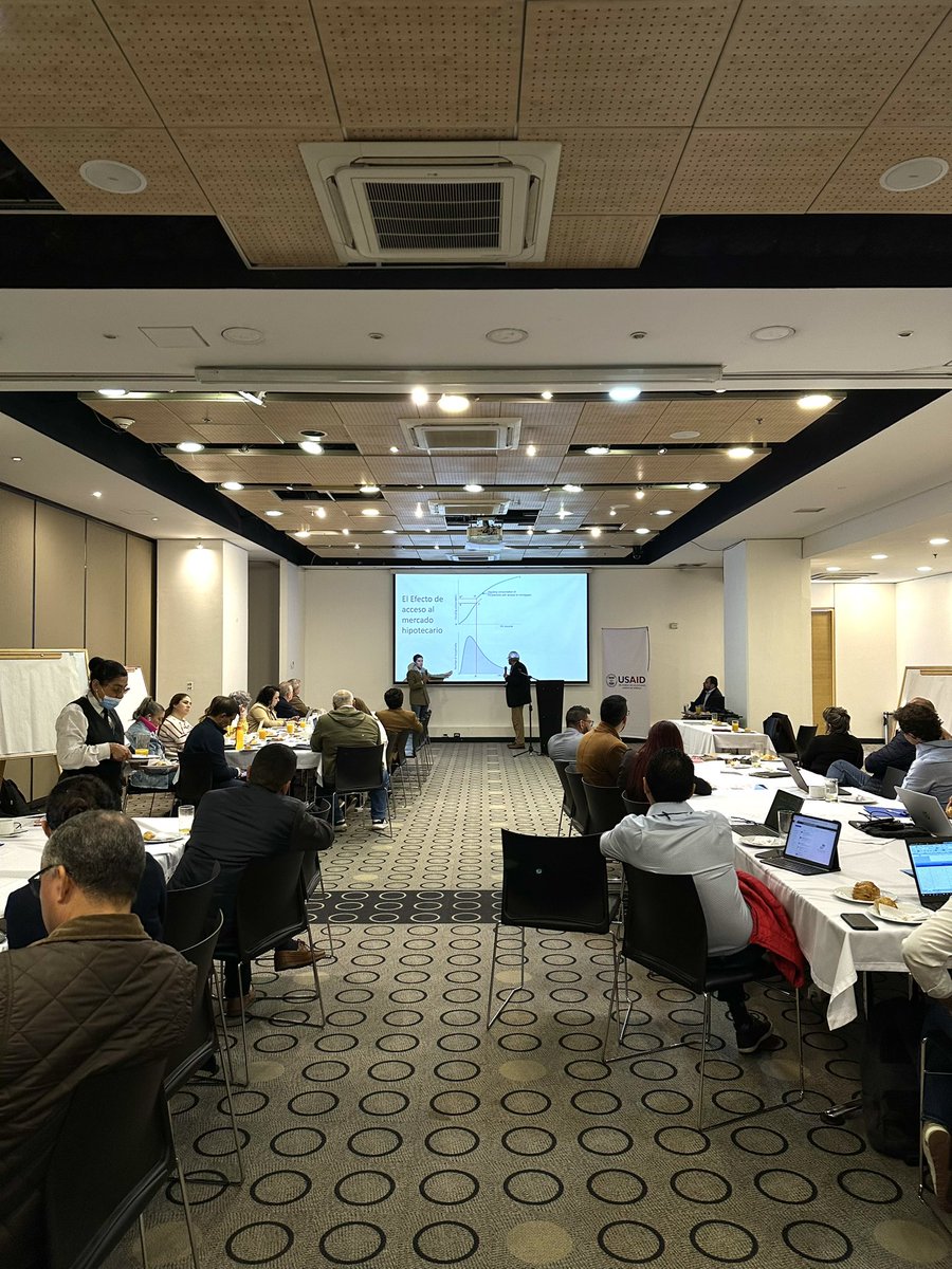 Por invitación de <a href="/USAID_Colombia/">USAID/Colombia</a> y el programa #Integra hablé con los secretarios de planeación y vivienda de las principales ciudades receptoras de #migrantes sobre las dificultades y los instrumentos para facilitar el acceso a vivienda e infraestructura urbana a esta población