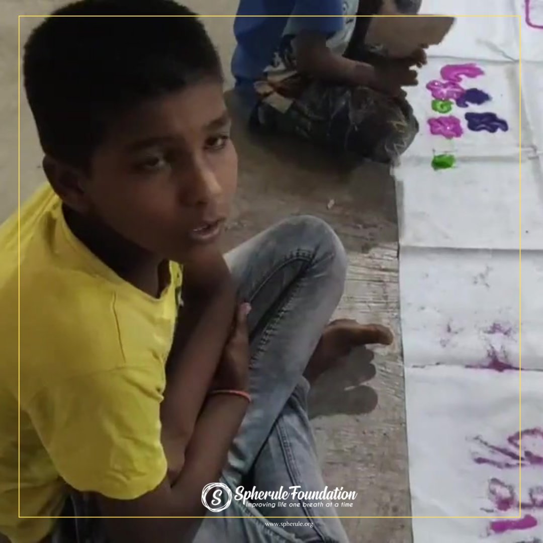 SpheruleNGO's tweet image. Check out our latest video where our community class students practise English alphabets through Rangoli and have slowly started expressing themselves with confidence. 

#CommunityClass #SpheruleFoundation #Spherule #QualityEducation