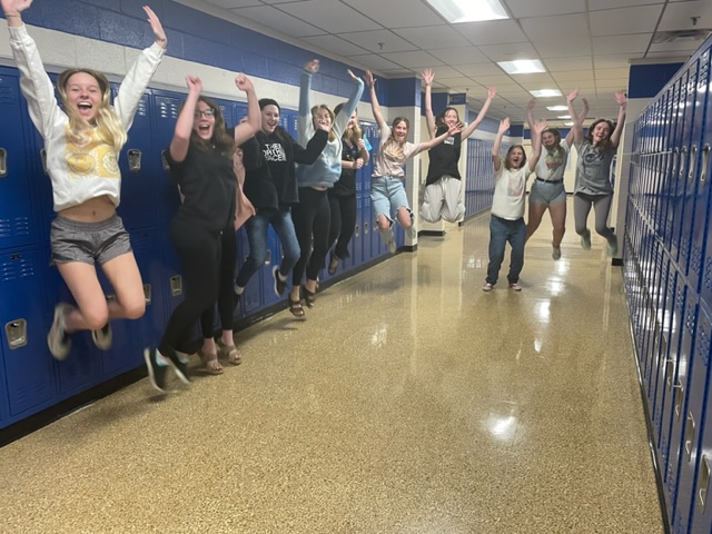 KHSCapstone's tweet photo. AP Seminar Survivors 2023! Ready for Research! 👩‍🎓👩‍🎓#APCapstone #APSeminar #Intelligence #WorkEthic #GoBeavers https://t.co/wxQCxcycPg