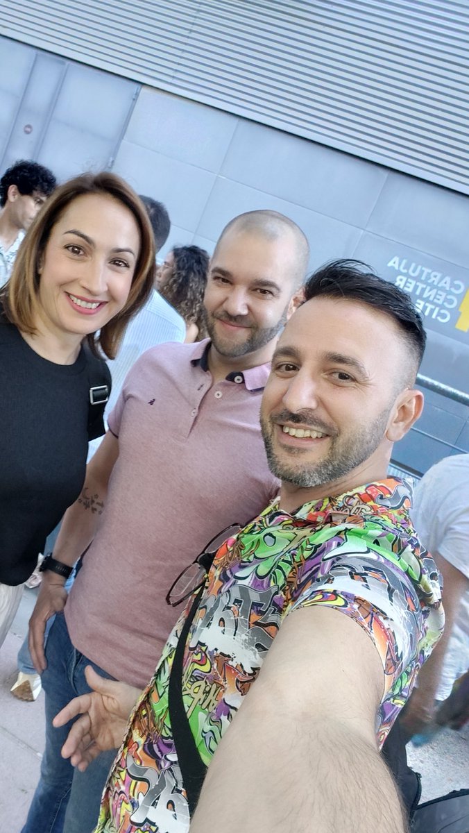 norkstyle's tweet photo. @angelmartin_nc  poca broma que he venido a verte con mi mujer y el primo @dimcairion84 ... Me he puesto una camisa para que me conozca fácilmente jajaja... Dale caña, ahora te vemos dentro 😍😍😍 https://t.co/MX5SNBXYKo