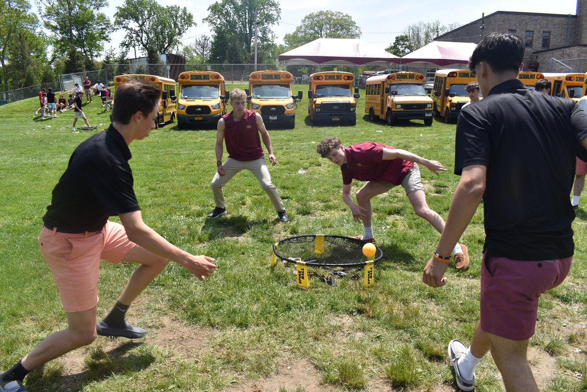 IonaPrep's tweet photo. To celebrate the last day of classes for our Seniors, we hosted our annual Senior BBQ during all lunch periods. It was heartwarming to see our seniors laughing and enjoying their time together before they part ways to pursue their own paths.

#InvestInspireIgnite #IonaPREPared https://t.co/GsyLY7fuir